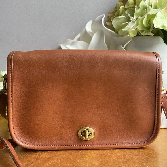 Coach Vintage Classic Legacy Pocket Purse in British Tan #9755
